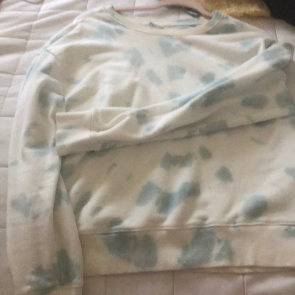 I don’t really like it. It’s a large blue and white tie dye sweater